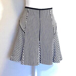 Banana Republic Thick Knit Textured Flare Skirt, Size 10, Side Zipper